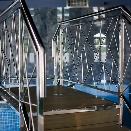 Szálloda Jarzebinowy & *