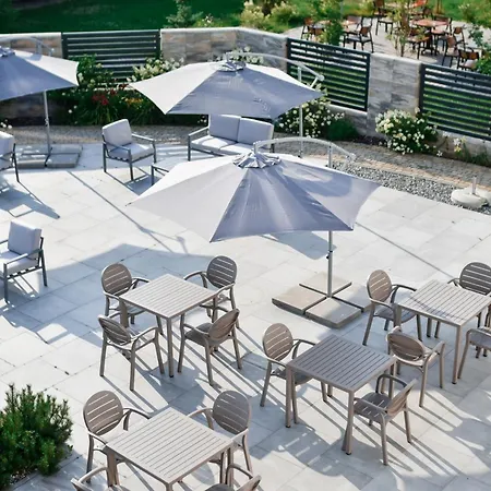 Szálloda Jarzebinowy & *