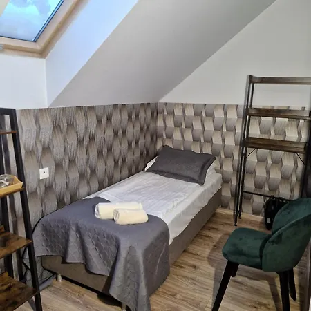 Hotel Jarzebinowy & *