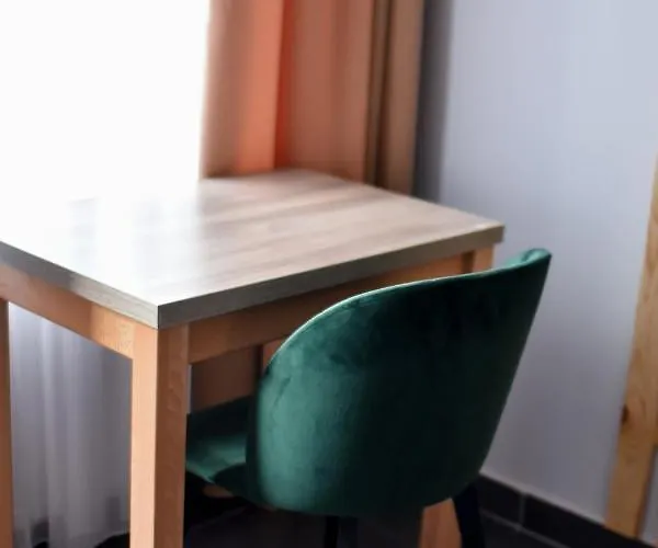 Jarzebinowy & Hotel *