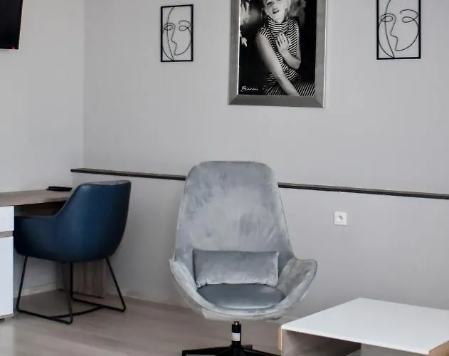 Jarzebinowy & Отель