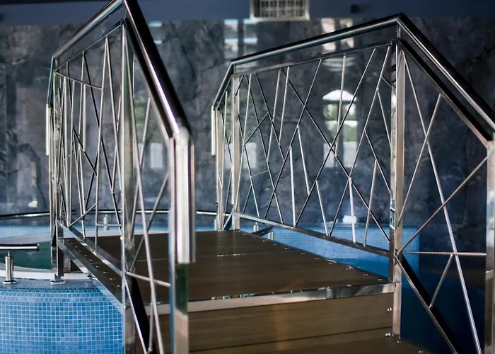 Отель Jarzebinowy & *