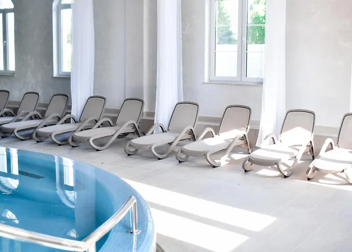 Jarzebinowy & Hotel *