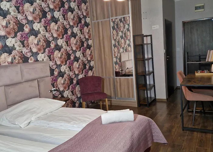 Jarzebinowy & Отель *