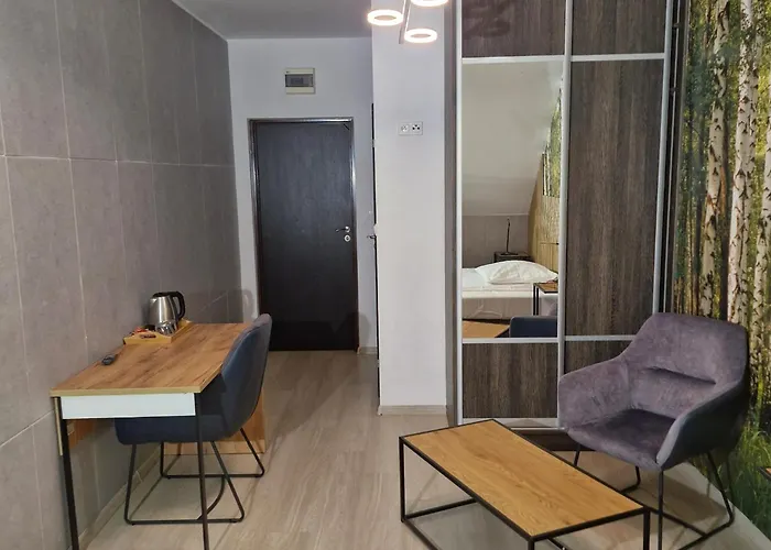 Отель Jarzebinowy & *